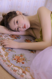 被黑人扒开双腿猛进